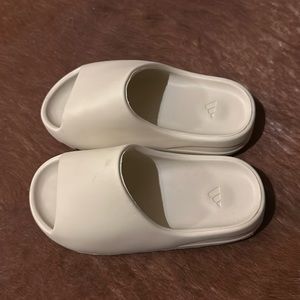 Adidas Yeezy Slides - Size 5 (36)